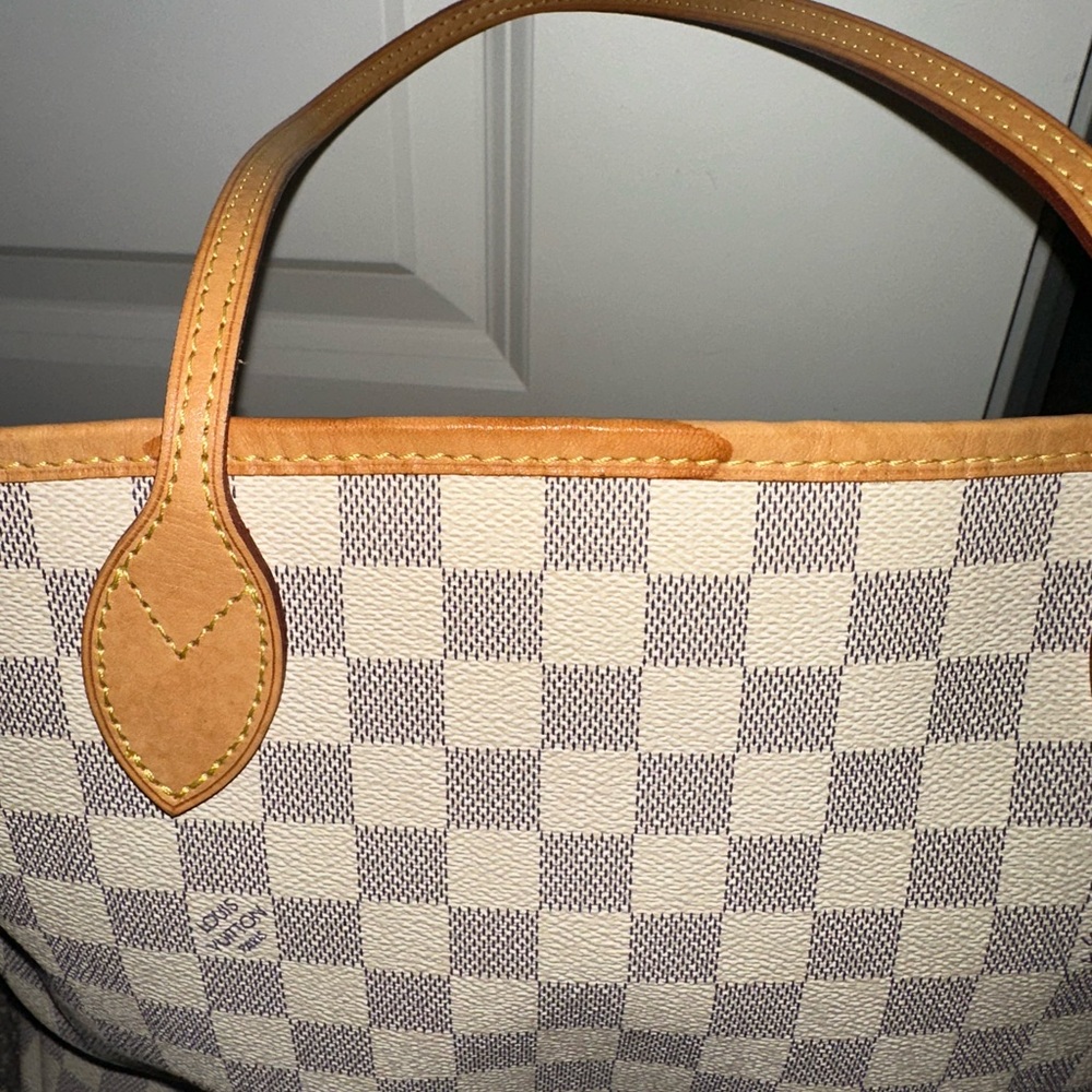 Large Louis Vuitton Neverfull Tote Bag - Picture 2 of 8